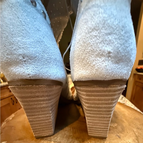 Very G Studded Cream  Heeled Boots - NWOT. 9.5 - Picture 7 of 12